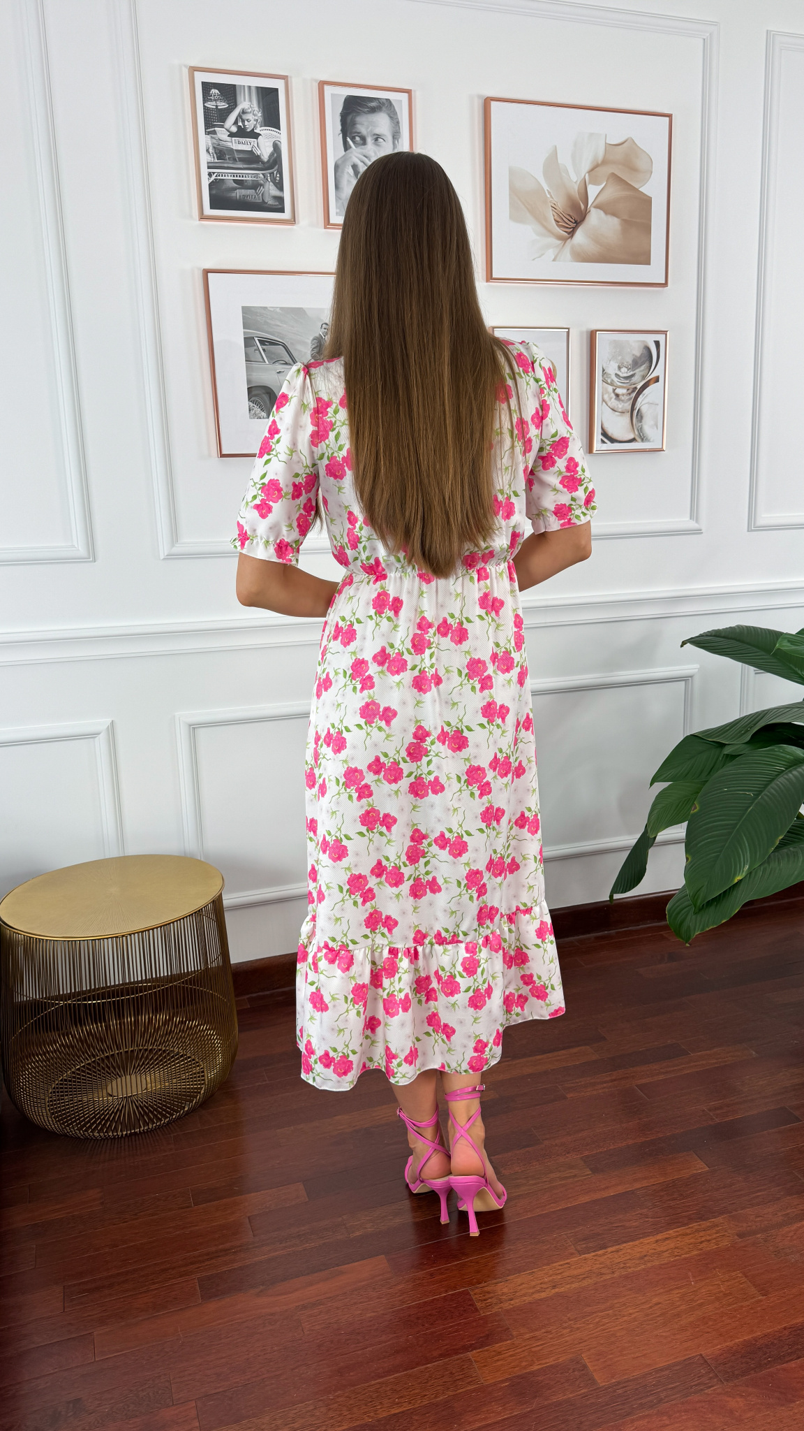 Sukienka midi w kwiatowy print Abby biała Sukienka midi w kwiatowy print Abby biała