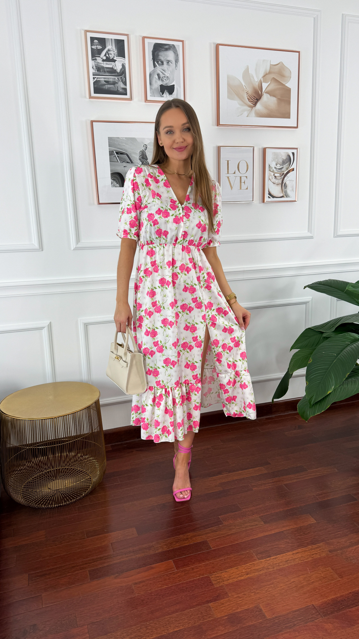 Sukienka midi w kwiatowy print Abby biała Sukienka midi w kwiatowy print Abby biała