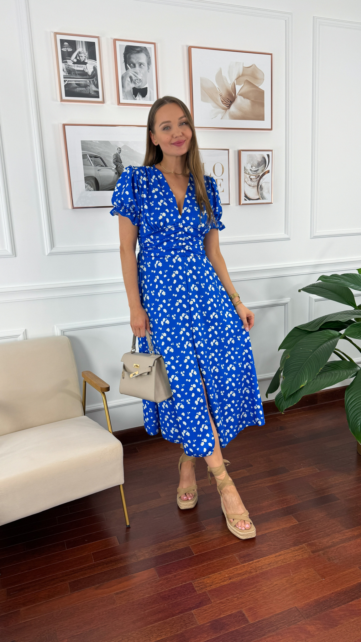 Sukienka maxi w kwiatowy wzór Della niebieska Sukienka maxi w kwiatowy wzór Della niebieska