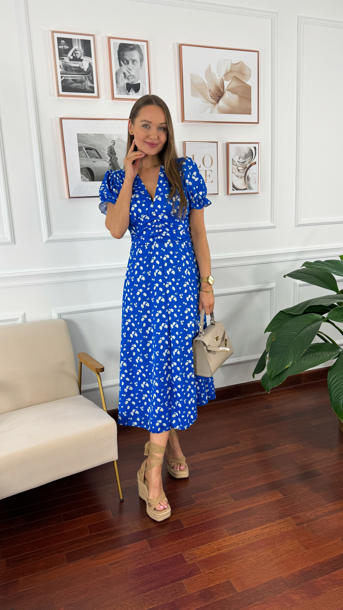 Sukienka maxi w kwiatowy wzór Della niebieska Sukienka maxi w kwiatowy wzór Della niebieska