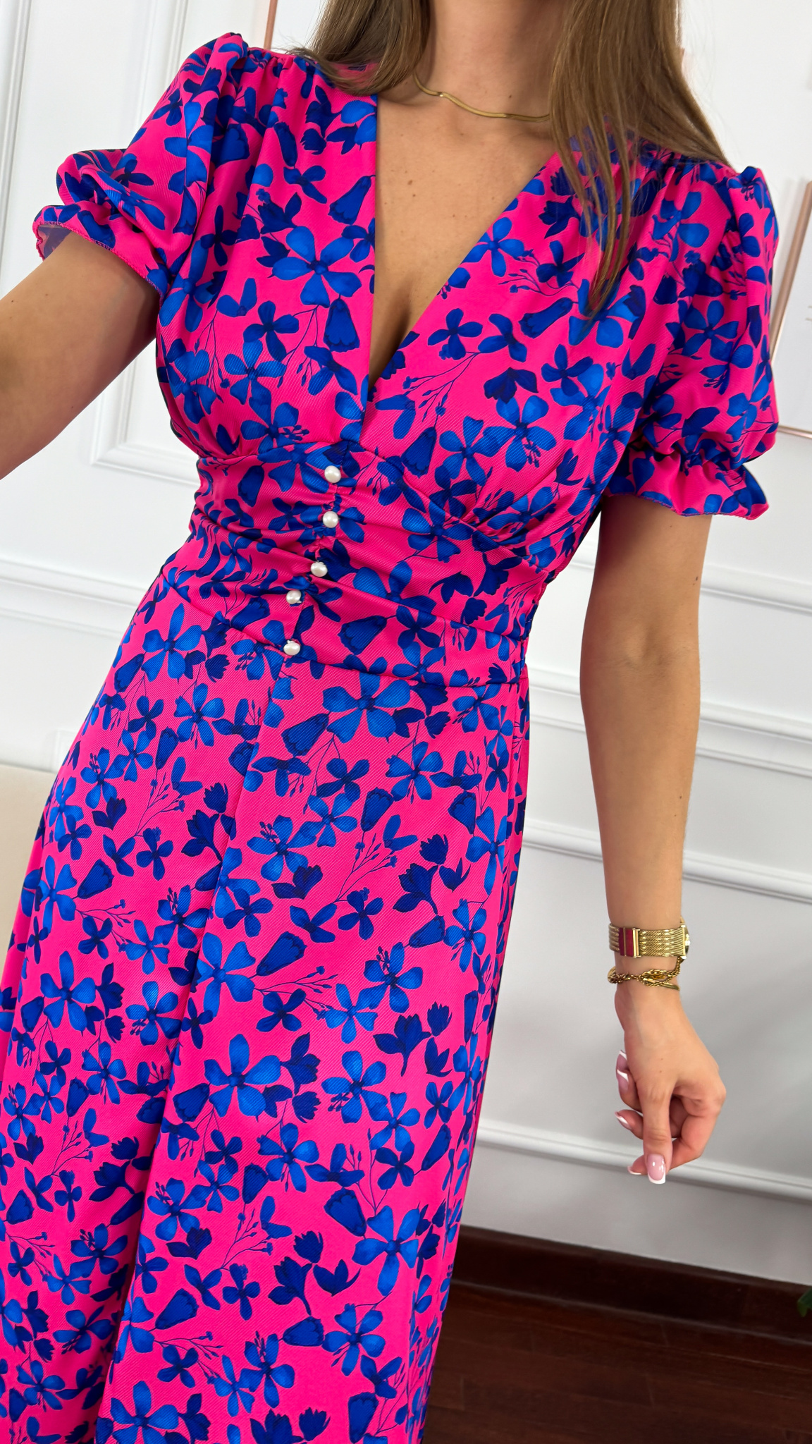 Sukienka maxi w kwiatowy print Della pink Sukienka maxi w kwiatowy print Della pink