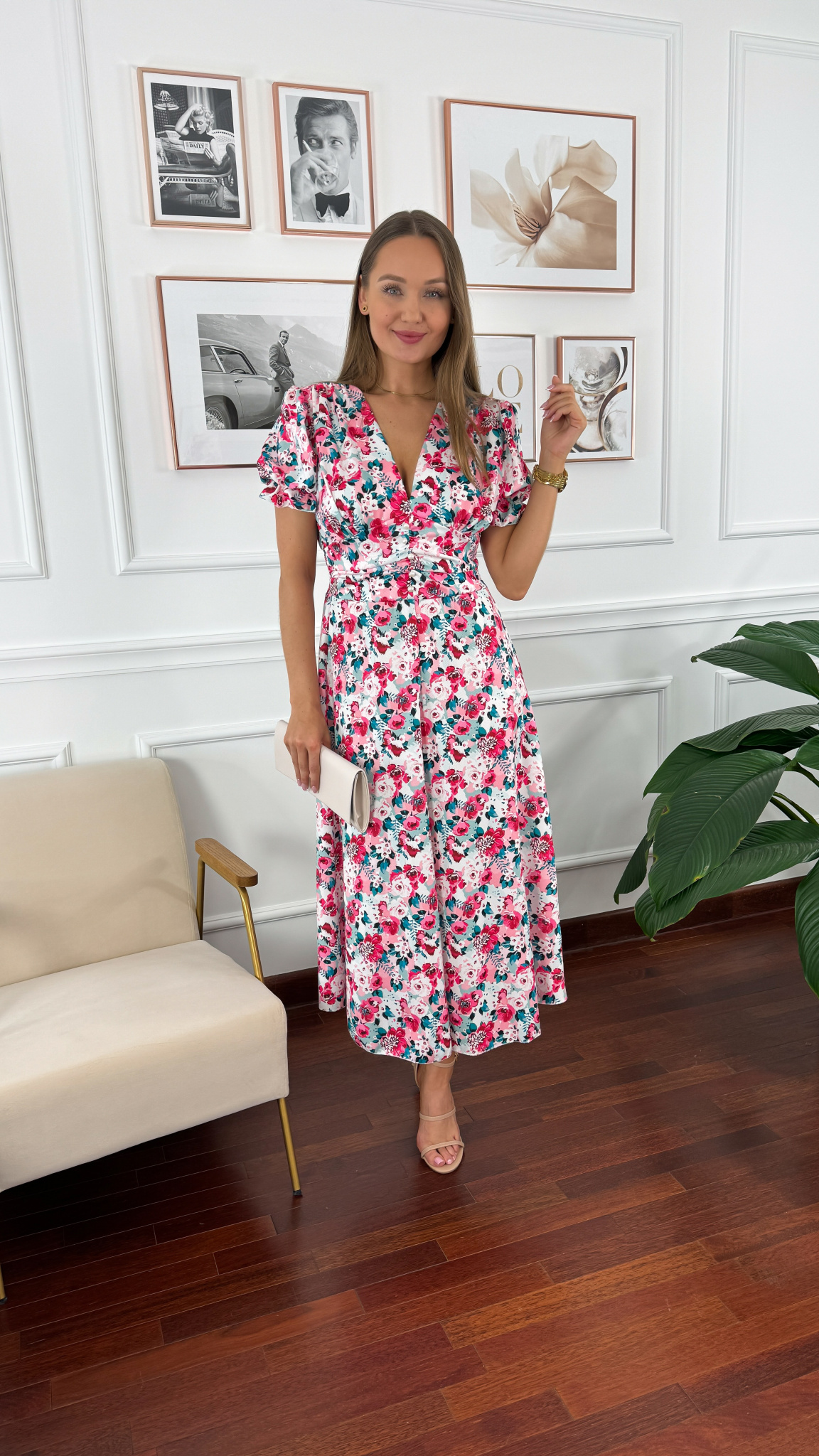 Sukienka maxi w kwiatowy print Della biała Sukienka maxi w kwiatowy print Della biała