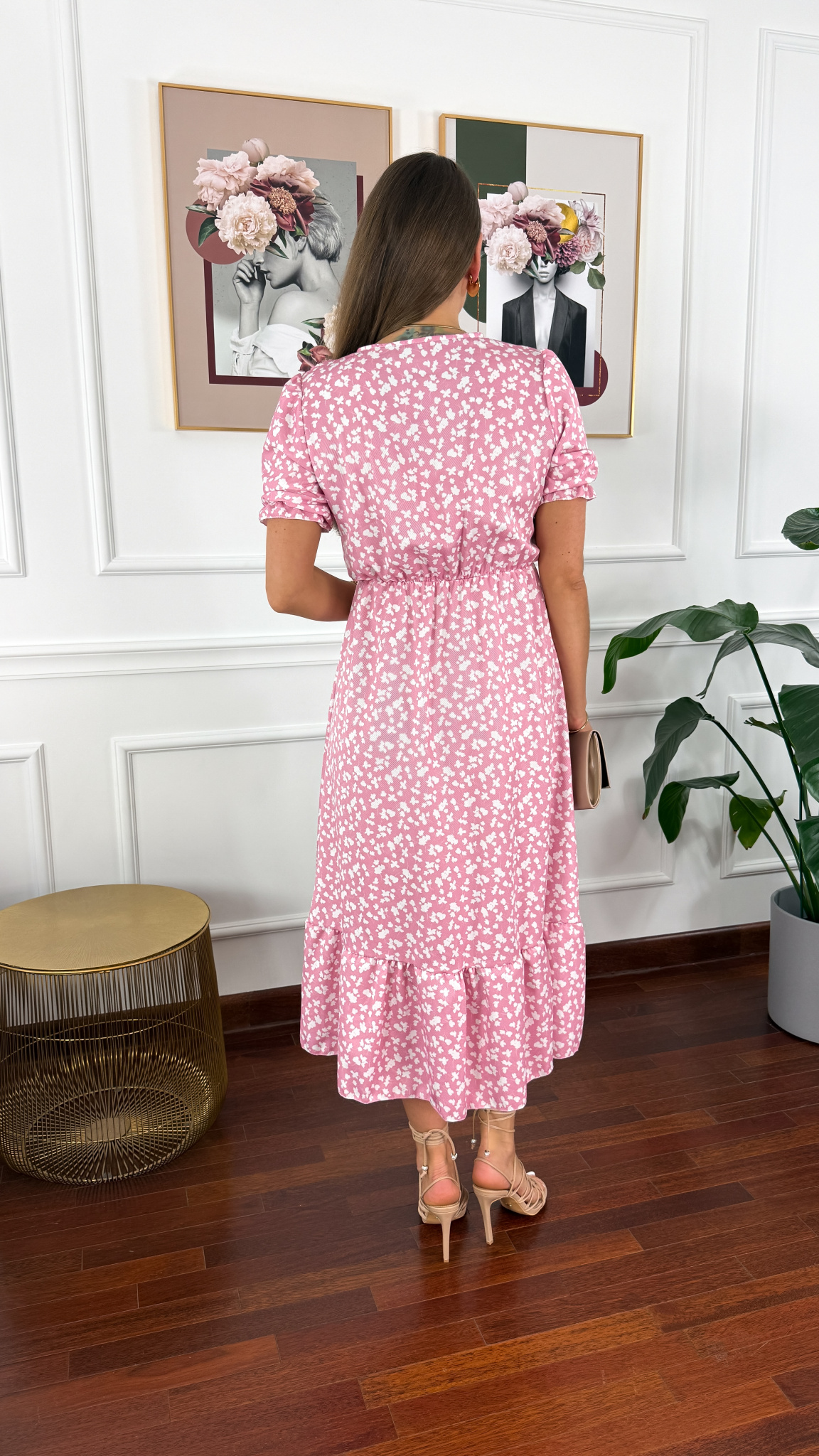 Sukienka midi w kwiatowy print Abby różowa Sukienka midi w kwiatowy print Abby różowa